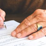 A importância da revisão do contrato de compra e venda de uma casa